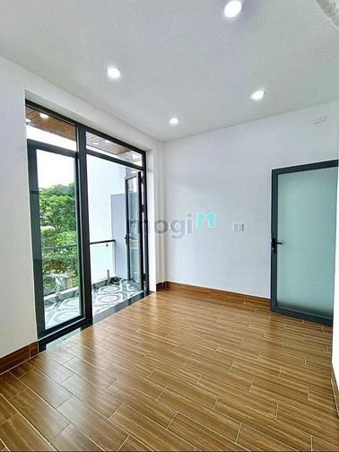 Hình ảnh Nợ Giang Hồ Cần Bán BTĐ QBT DT :42 2tỷ470 sổ hồng riêng