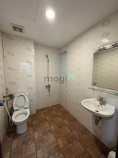 Hình ảnh Mp Hoàng Cầu,  dt 60mx2 tầng+ 1 gác xép Giá 27tr/tháng.