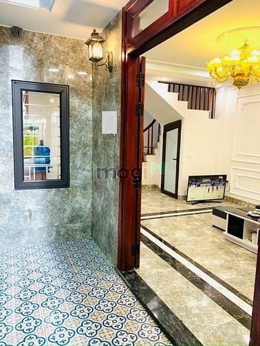 Hình ảnh Bán Nhà 5 Tâng Thạch Bàn - Bát Khối 40m2, Ngõ ô tô qua cổng - 2.99 Tỷ
