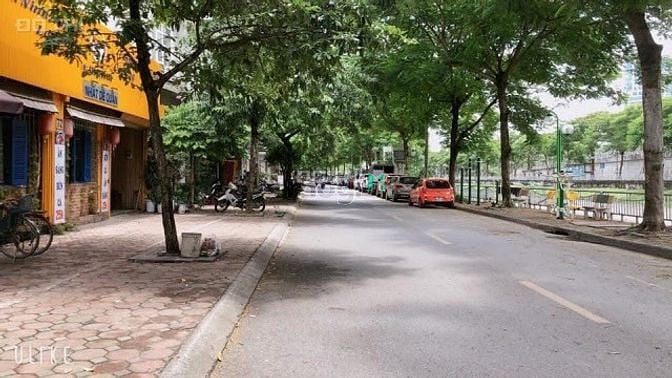 Hình ảnh VP diện tích 89,2m2, mặt tiền 6m, trần thạch cao, sàn rải thảm