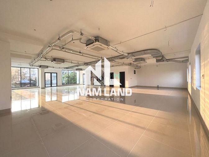 Hình ảnh Villa_Văn Phòng 900m2 Hầm 4 Sàn Trống Suốt Trên đường Nguyễn Hoàng,