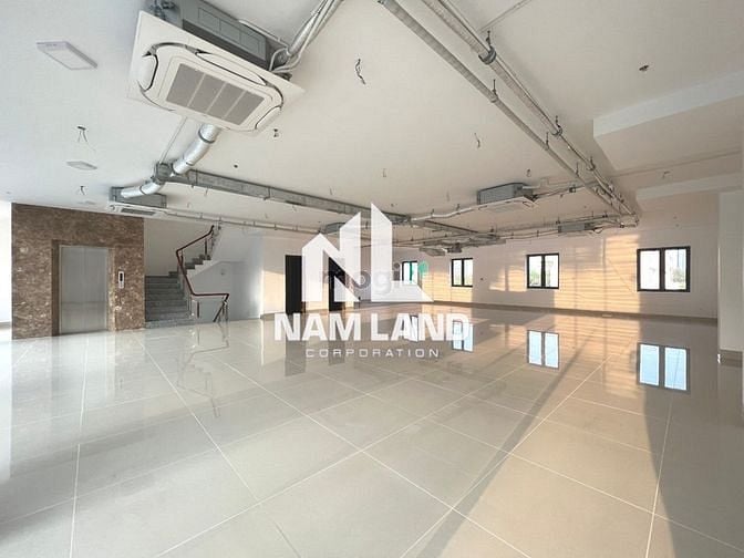 Hình ảnh Villa_Văn Phòng 900m2 Hầm 4 Sàn Trống Suốt Trên đường Nguyễn Hoàng,