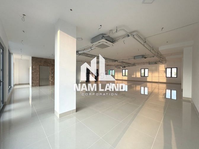 Hình ảnh Villa_Văn Phòng 900m2 Hầm 4 Sàn Trống Suốt Trên đường Nguyễn Hoàng,
