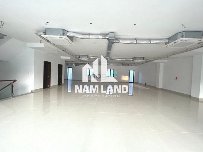 Hình ảnh Villa_Văn Phòng 900m2 Hầm 4 Sàn Trống Suốt Trên đường Nguyễn Hoàng,