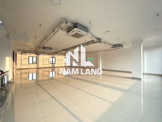Hình ảnh Villa_Văn Phòng 900m2 Hầm 4 Sàn Trống Suốt Trên đường Nguyễn Hoàng,