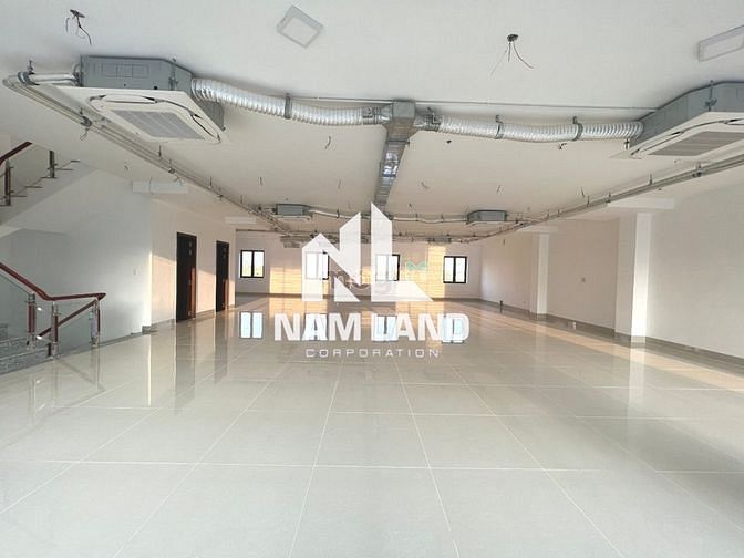 Hình ảnh Villa_Văn Phòng 900m2 Hầm 4 Sàn Trống Suốt Trên đường Nguyễn Hoàng,