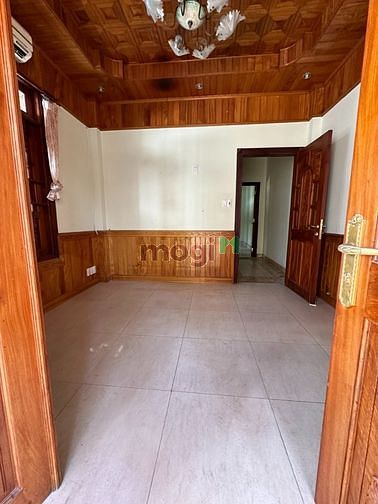 Hình ảnh Cho thuê nhà góc 2 mặt hẻm thông thoáng 30/49 Nguyễn Cửu Vân