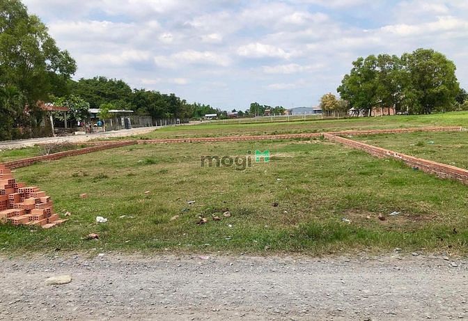 Hình ảnh Bán đất gần Trung Tâm Đức Hòa, DT 375m2, Giá 2 tỷ, SHR.