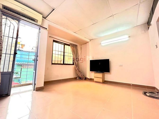 Hình ảnh Nhà nguyên căn 1 trệt 2 lầu 2 PN 2 WC Quận 3
