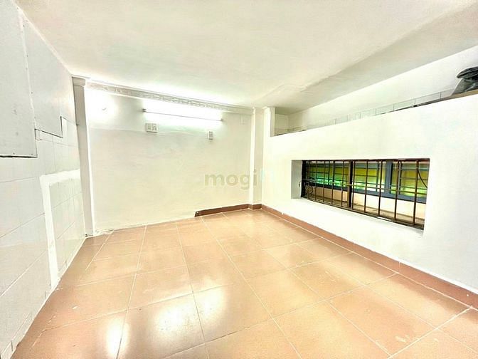 Hình ảnh Nhà nguyên căn 1 trệt 2 lầu 2 PN 2 WC Quận 3