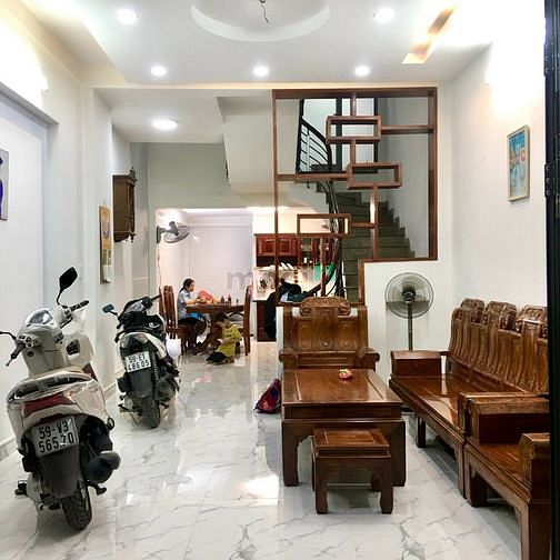 Hình ảnh Cho thuê nhà full Nội Thất Hoàng Bật Đạt P.15 Tân Bình 2 lầu