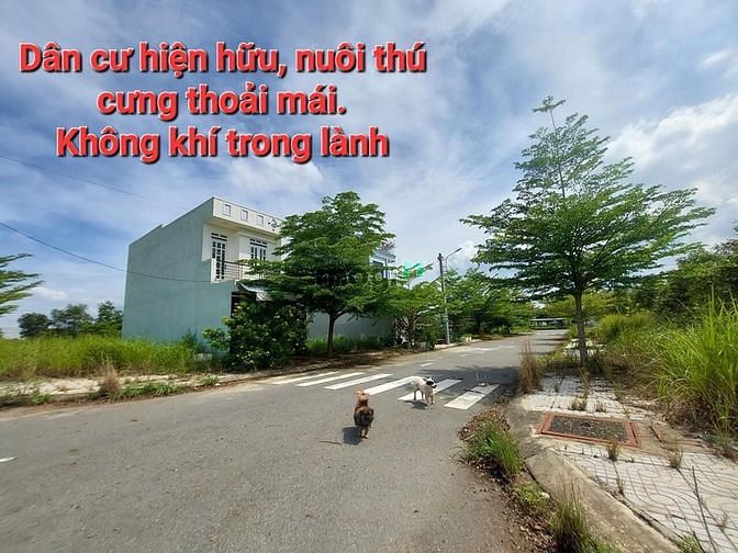 Hình ảnh Bán Đất Nền Giá Rẻ DT 100m2 Xây Dựng Tự Do, Sổ Sách Đầy Đủ .
