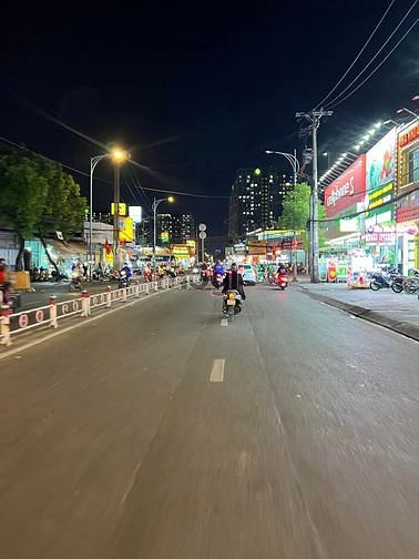 Hình ảnh Gấp bán, chỉ 6.x tỷ, MTKD sát Lê Văn Qưới, 2 tầng mới 70m2.