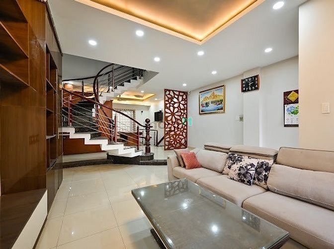 Hình ảnh Toà Nhà Cách Mạng Tháng 8 Lô Góc 6 tầng Thang Máy