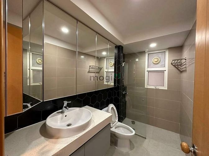 Hình ảnh TRẢ NỢ BÁN CC Sky Center, dt 80m2, giá 3.1 TỶ, SHR