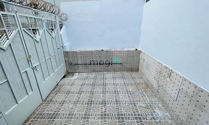 Hình ảnh Bán ngộp gấp nhà hẻm Thành Thái, 2tỷ390 65m2 SHR