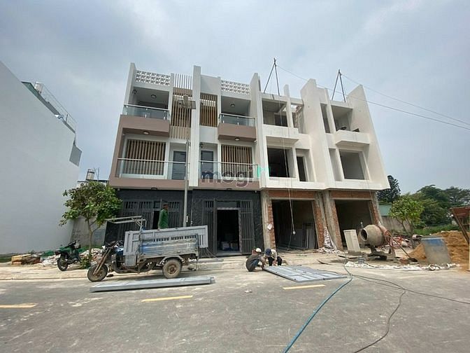 Hình ảnh Bán nhà  3 lầu 64m2 mới xây full nội thất