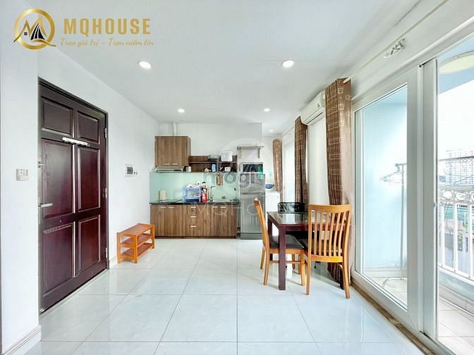 Hình ảnh Penthouse diện tích 70m2 ba mặt balcon ngay khu sân bay