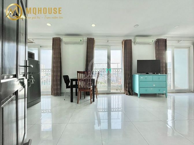Hình ảnh Penthouse diện tích 70m2 ba mặt balcon ngay khu sân bay