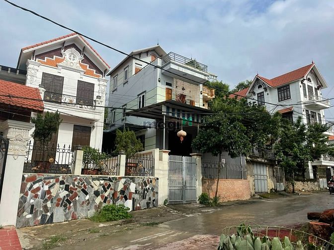 Hình ảnh Cần bán gấp lô đất đẹp 100m2, 2 mặt tiền, đường rộng 8m tại Phụng Châu