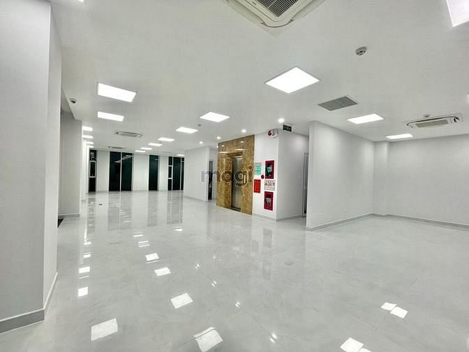 Hình ảnh toà NHÀ góc 2MT, Khu Tên Lửa đối diện AEON 10x23.5m, có thang máy+ hầm