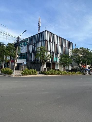 Hình ảnh toà NHÀ góc 2MT, Khu Tên Lửa đối diện AEON 10x23.5m, có thang máy+ hầm
