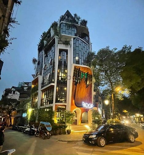 Hình ảnh Cho thuê toà nhà căn góc phố Tràng Thi