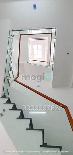 Hình ảnh Cho thuê nhà mới mặt tiền Quận 1 giá rẻ
