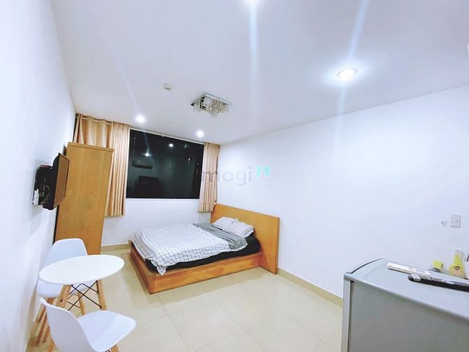 Hình ảnh mình có 3 phòng trống và 1/4 trống có cửa sổ ban công riêng