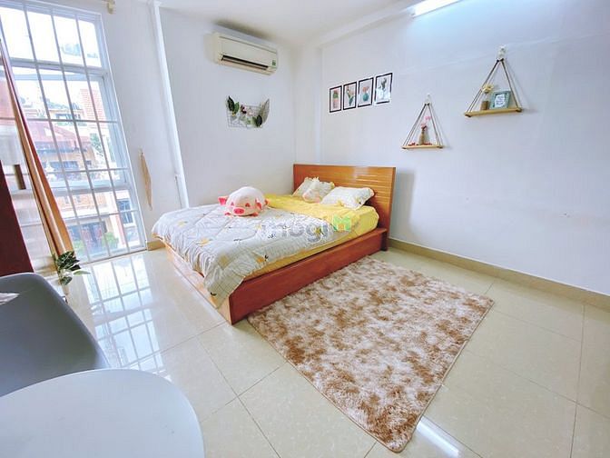 Hình ảnh mình có 3 phòng trống và 1/4 trống có cửa sổ ban công riêng