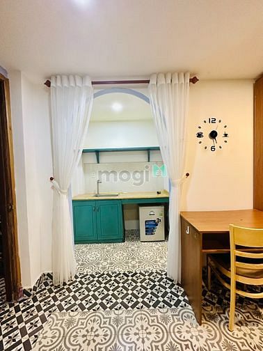 Hình ảnh CHDV Hoàng Hoa Thám full nội thất, kệ bếp, cửa sổ, thang máy, an ninh