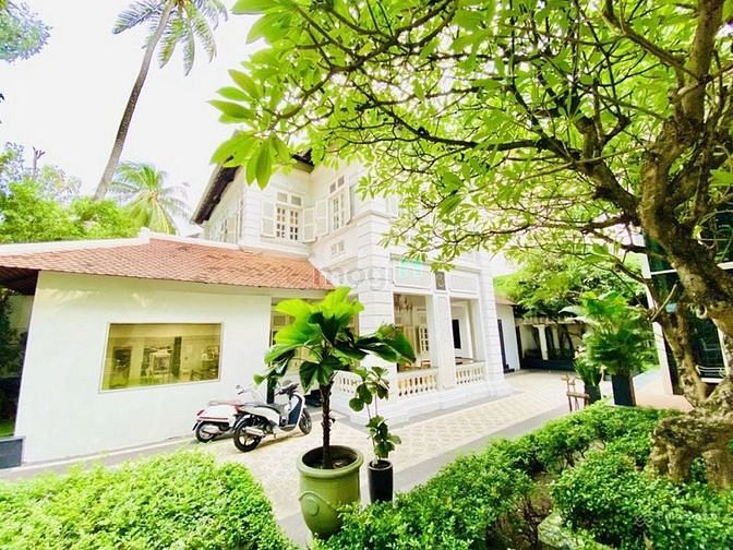 Hình ảnh Cho Thuê Biệt Thự 1200m2 đất góc ngã tư Điện Biên Phủ + Lê Quý Đôn