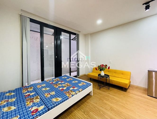 Hình ảnh Phòng ban công cửa sổ lớn diện tích 35