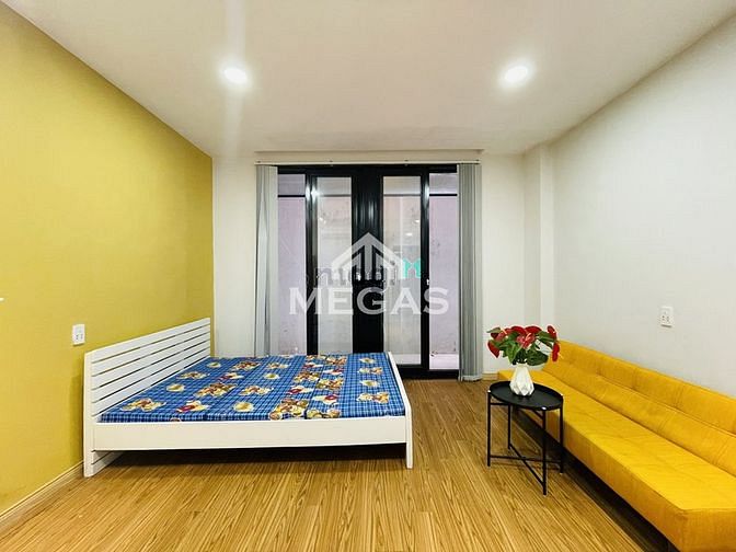 Hình ảnh Phòng ban công cửa sổ lớn diện tích 35