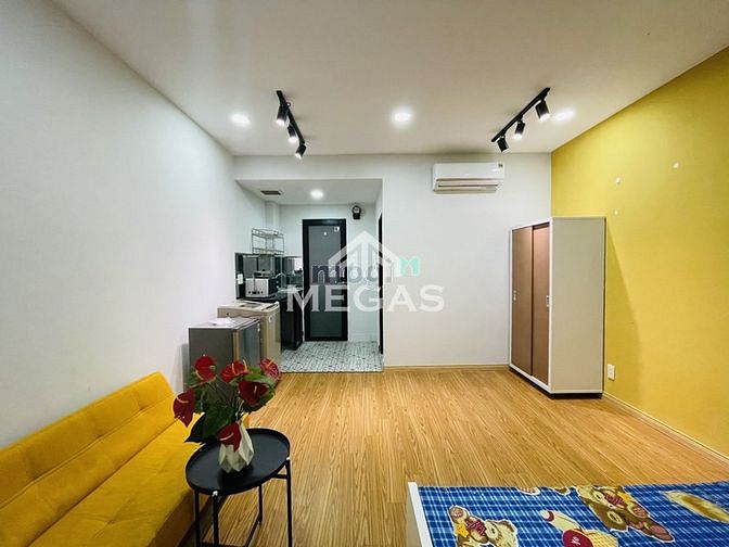 Hình ảnh Phòng ban công cửa sổ lớn diện tích 35