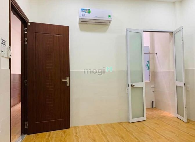 Hình ảnh Ban Công Giếng Trời Có Máy Lạnh Tân Quý - Tân Phú