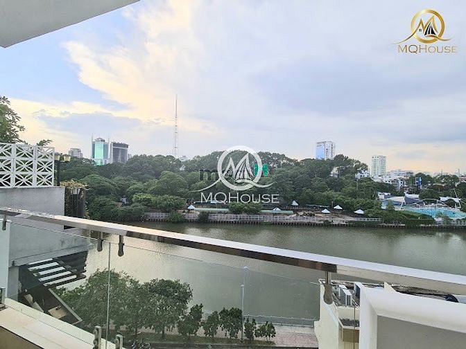 Hình ảnh CHCC 𝐁𝐈̀𝐍𝐇 𝐓𝐇𝐀̣𝐍𝐇 giáp 𝐐𝐔𝐀̣̂𝐍 𝟏,view sông đẹp lung linh