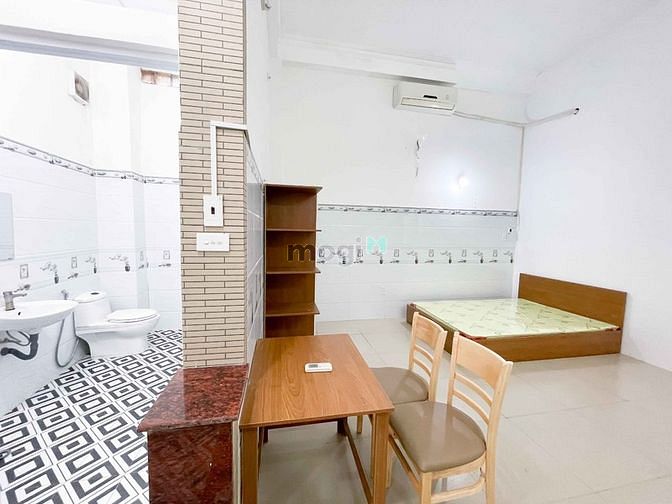 Hình ảnh Nhà mới xây full nội thất có thang máy vào ở ngay