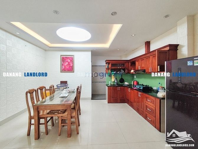 Hình ảnh Nhà đẹp 4 phòng ngủ gần Vincom - B211