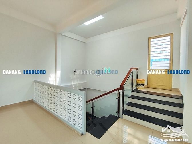 Hình ảnh Nhà đẹp 4 phòng ngủ gần Vincom - B211