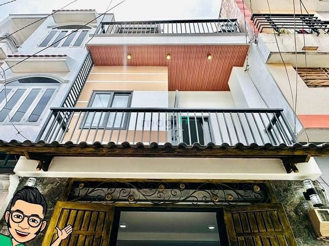Hình ảnh Căn nhà phố 2 tầng ngay sát Sân bay Tân Sơn Nhất.