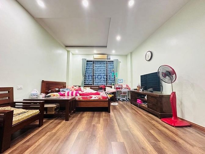 Hình ảnh Bán nhà đẹp Pháo Đài Láng, 35m2, 5 tầng, 4.4 tỷ