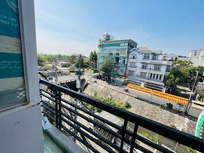 Hình ảnh Trống lại phòng studio rộng 40m2 có bancol thoáng Đường Phạm Văn Bạch