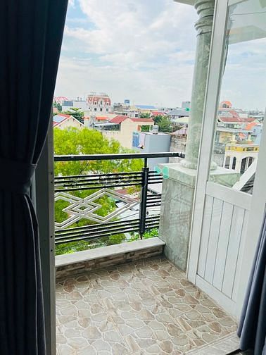 Hình ảnh Phòng ban công lớn siêu thoáng, sạch sẽ cách Gigamall 5p