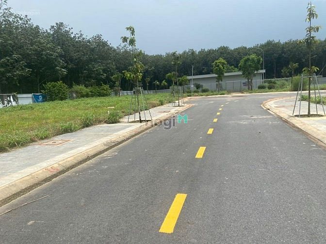 Hình ảnh Bán gấp lô đất ngay P. Phú Hữu, Q. 9, có sổ, gần Vinhome, chỉ 1 tỷ 885
