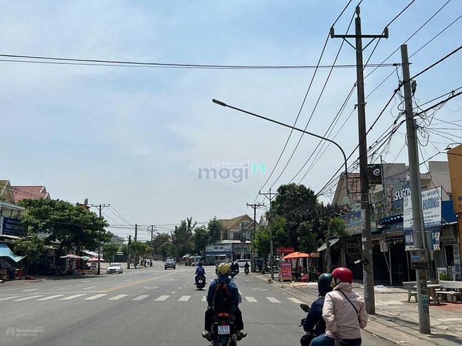 Hình ảnh Tôi cần bán 450m2 đất sát QL 13 + ngay chợ, KCN giá 890tr.