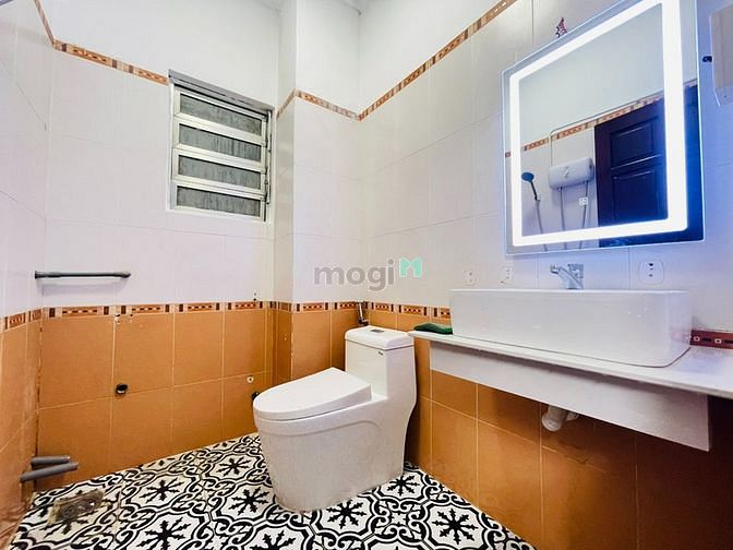 Hình ảnh CHDV 2PN ở mặt tiền đường Hoàng Diệu Q4 - Full NT