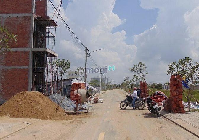 Hình ảnh Còn Lô mặt tiền Kinh Doanh Đối diện VinMart gần chợ Long Trương