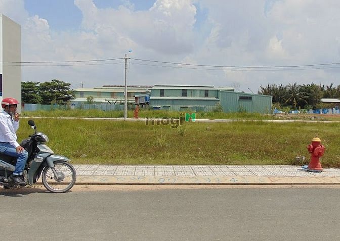 Hình ảnh Còn Lô mặt tiền Kinh Doanh Đối diện VinMart gần chợ Long Trương