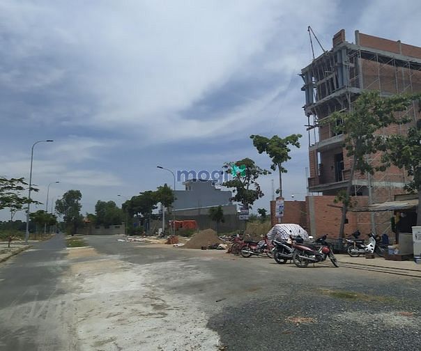 Hình ảnh Còn Lô mặt tiền Kinh Doanh Đối diện VinMart gần chợ Long Trương